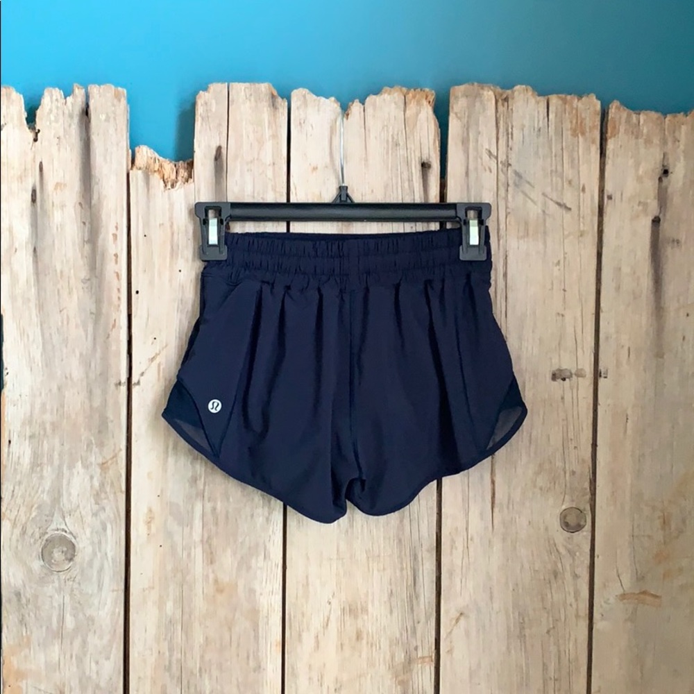 Lululemon Hotty Hot Short II 2.5” Size 2 Regular